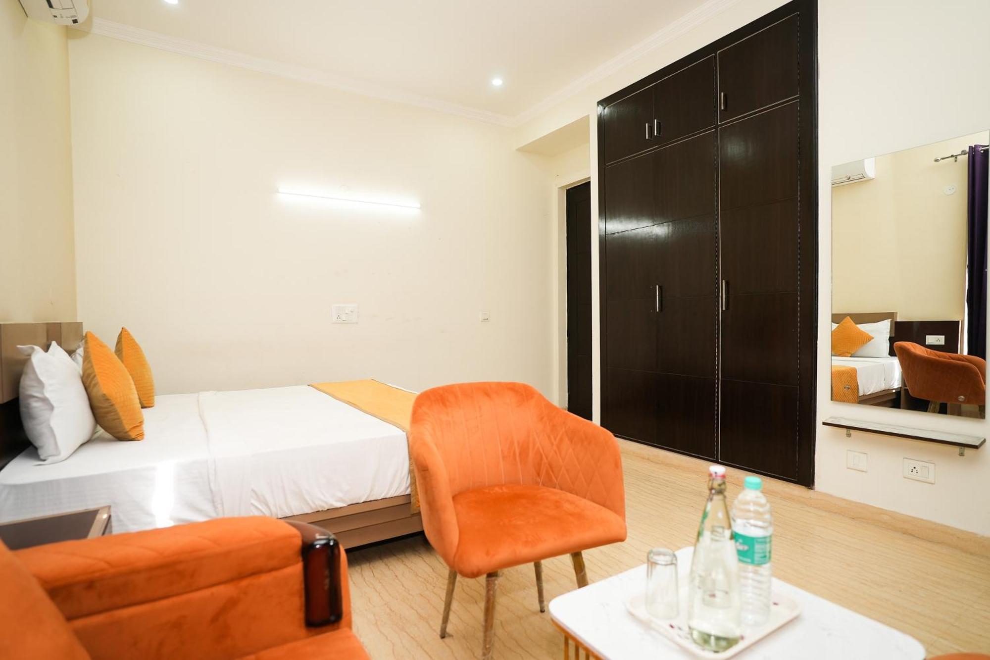 Hotel A.P Residency Гургаон Экстерьер фото