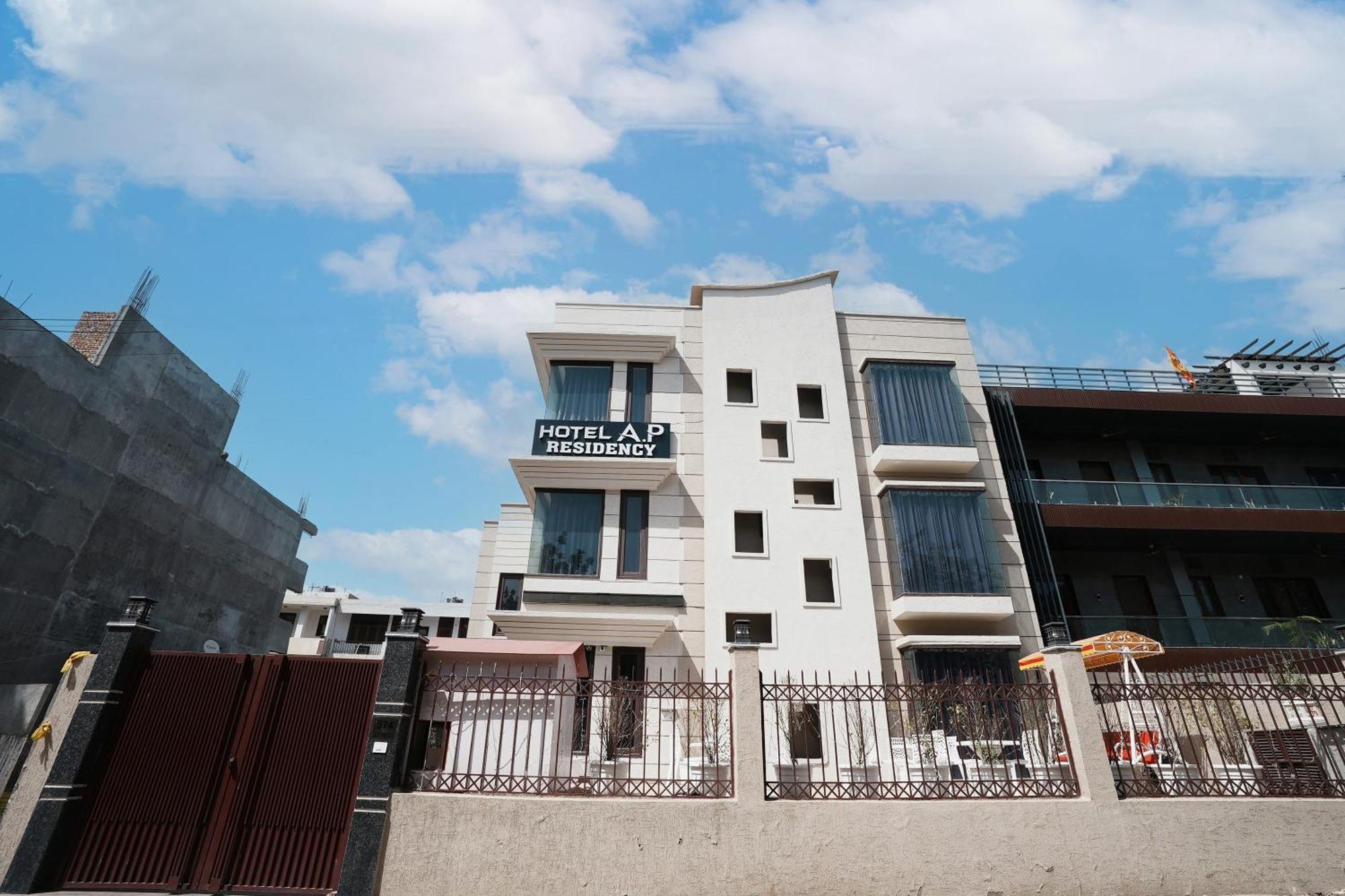 Hotel A.P Residency Гургаон Экстерьер фото
